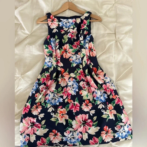 Vince Camuto Sleeveless Floral Fit & Flare Dress - Size 8P - Picture 14 of 15
